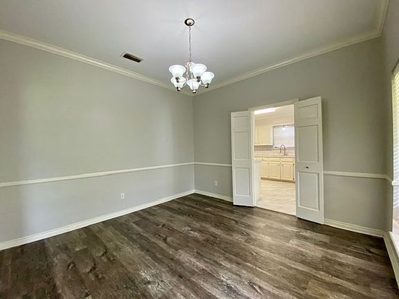 3rd image of 9925 Beaver Creek Dr