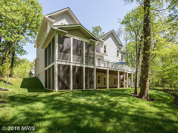 2nd image of 607 Niblick Dr SE