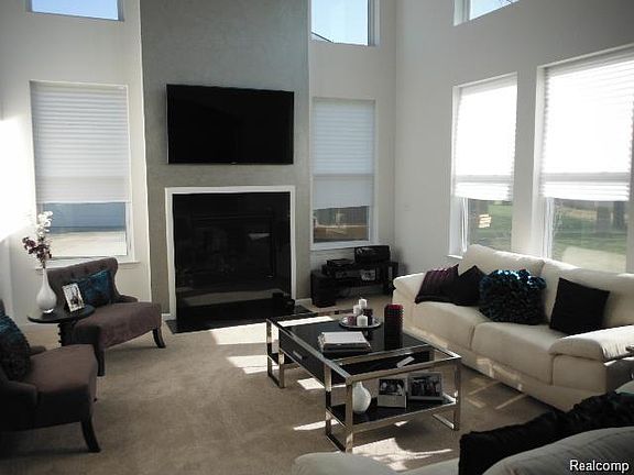 2nd image of 228 Heatherbrae Ct