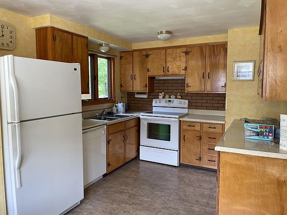 3rd image of 66 Kennedy Dr