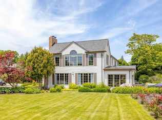 4 Lakeside Ct, Grosse Pointe, MI