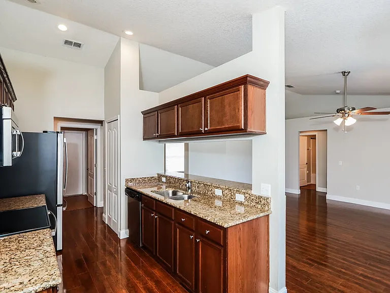 5122 Garberia Ave — Photo 9