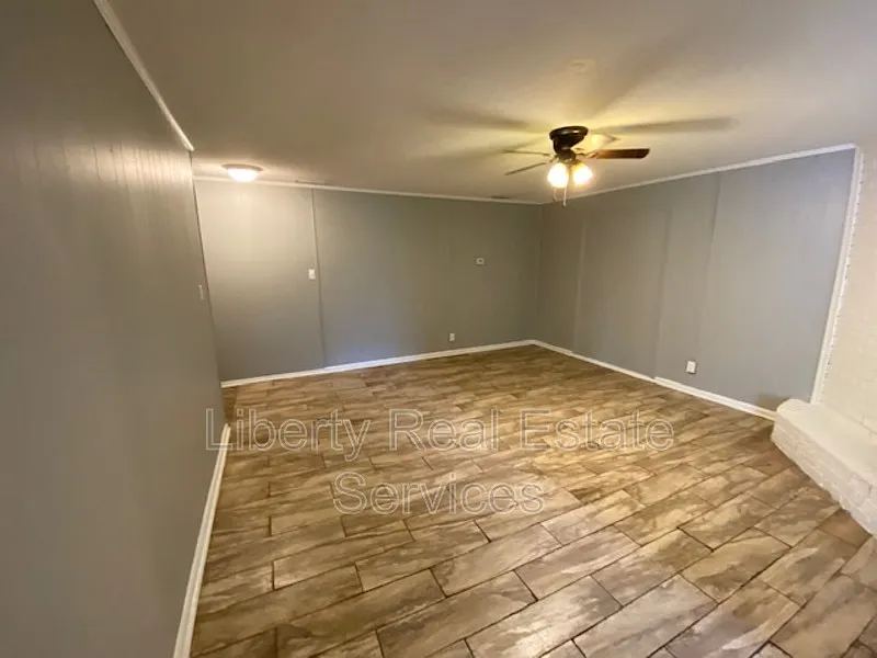 2 bed, 1.0 bath, 700 sqft, $1,095 — Photo 4