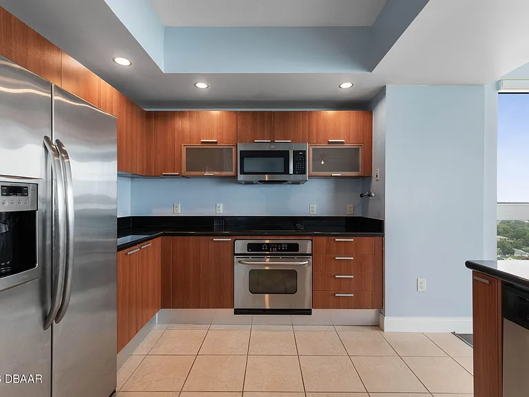 241 Riverside Dr #1710 — Photo 16