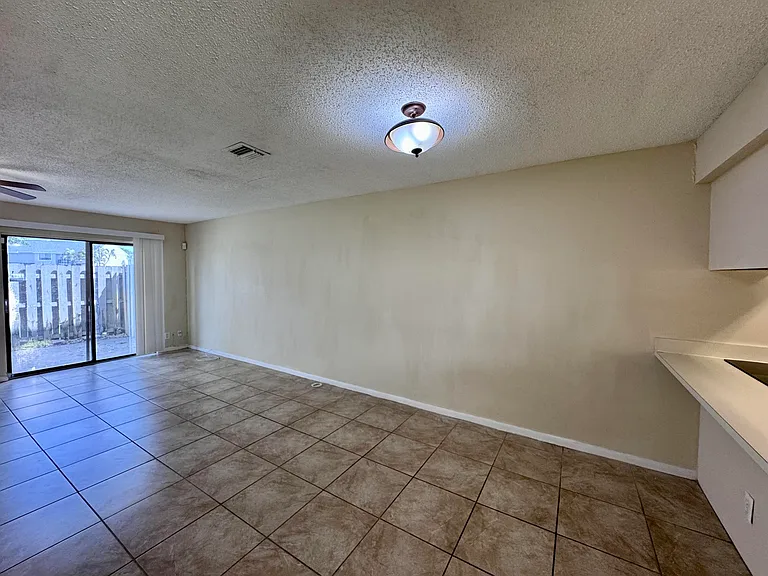 704 Riverside Dr — Photo 26