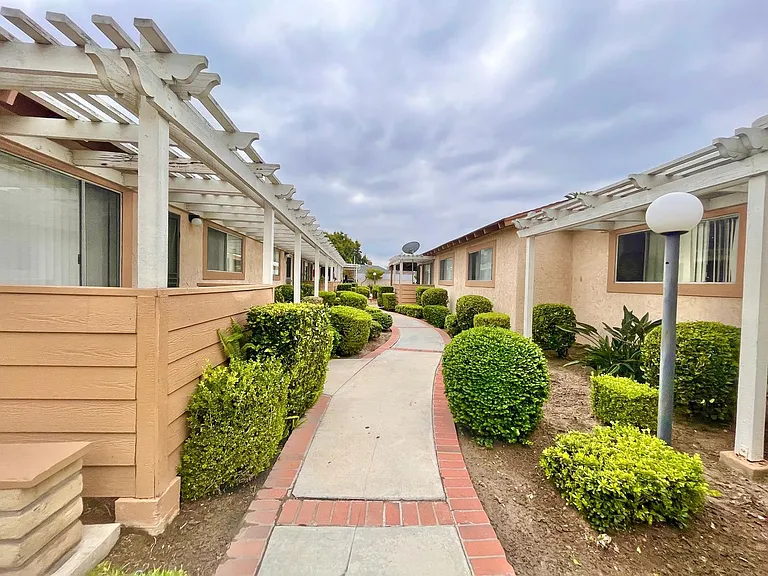 Orangewood Pines — Photo 15