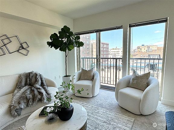 5th image of 1620 Belmont #526