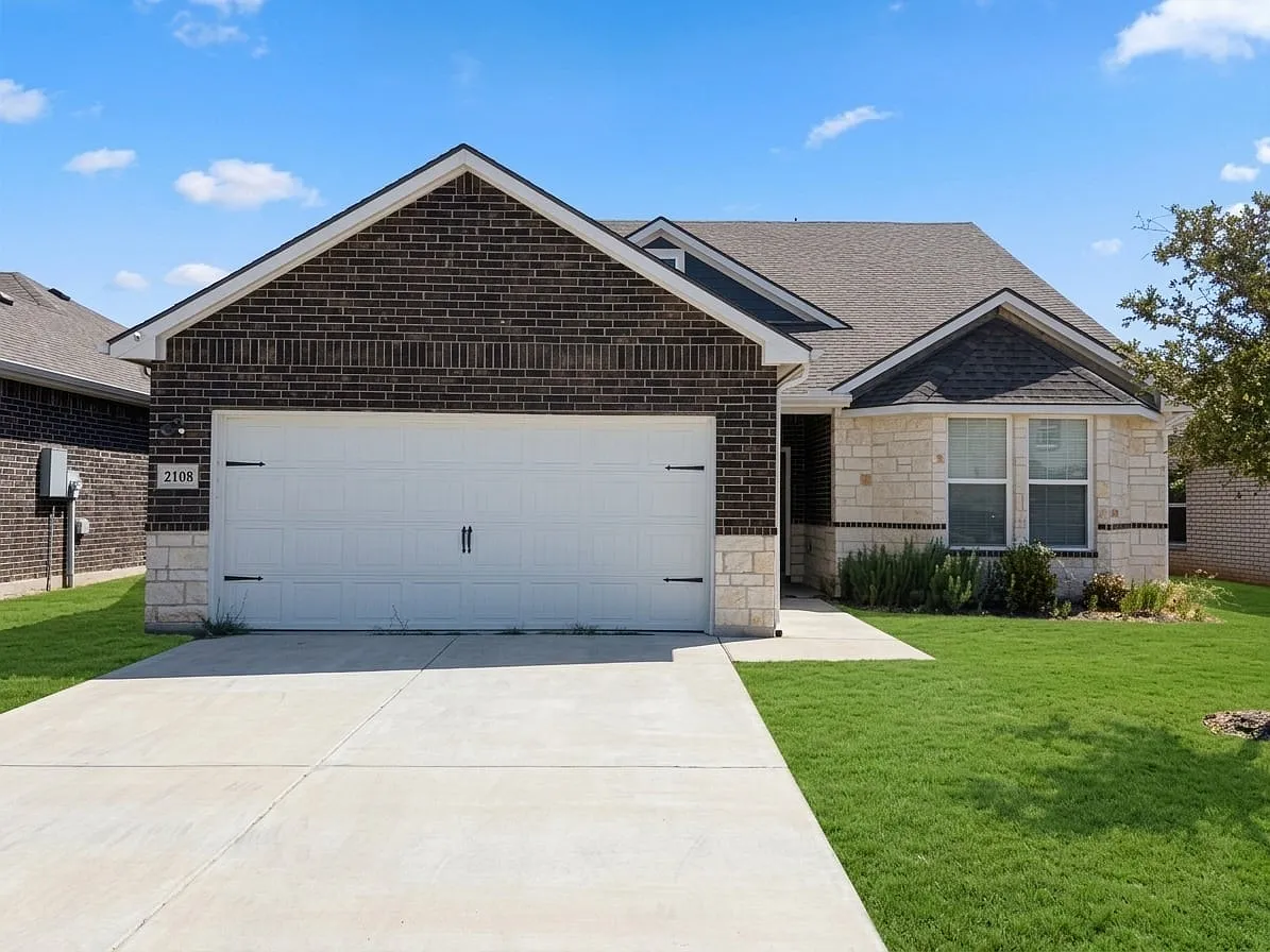 2108 Peppermint Ln — Photo 1