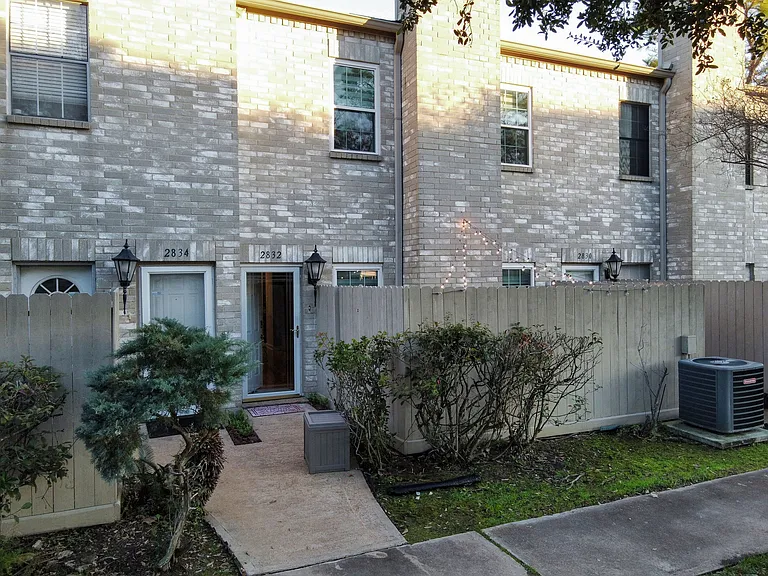 2832 Holly Hall St — Photo 30