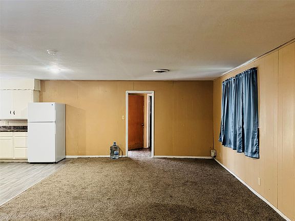 3rd image of 306 N Avenue D