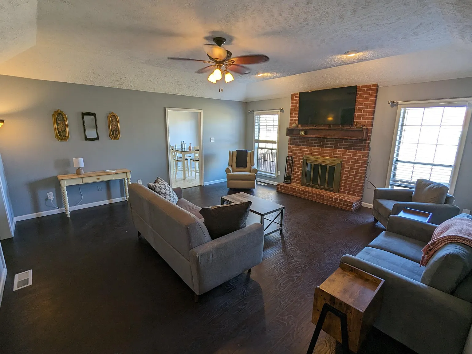 3 bed, 1850 sqft, $2,400 — Photo 2