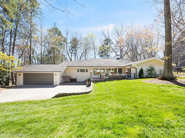 6 Pine Knoll Dr, Lake Wylie, SC 29710