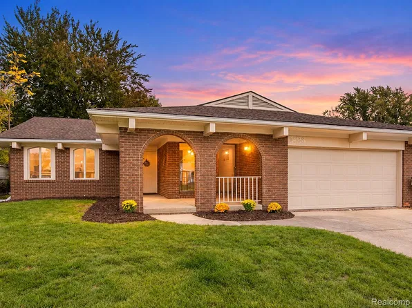4136 Ironside Dr, Waterford, MI 48329