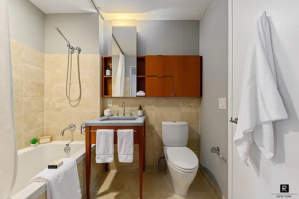 Sold by R New York | media 10