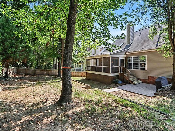 5th image of 5912 Downfield Wood Dr