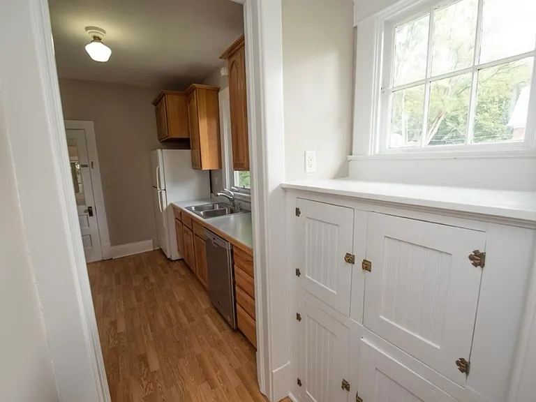 720 Owen St — Photo 8