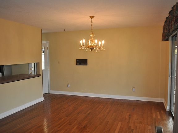 3rd image of 983 Clift Cave Dr