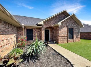 619 Winchester Dr, Chandler, TX 75758