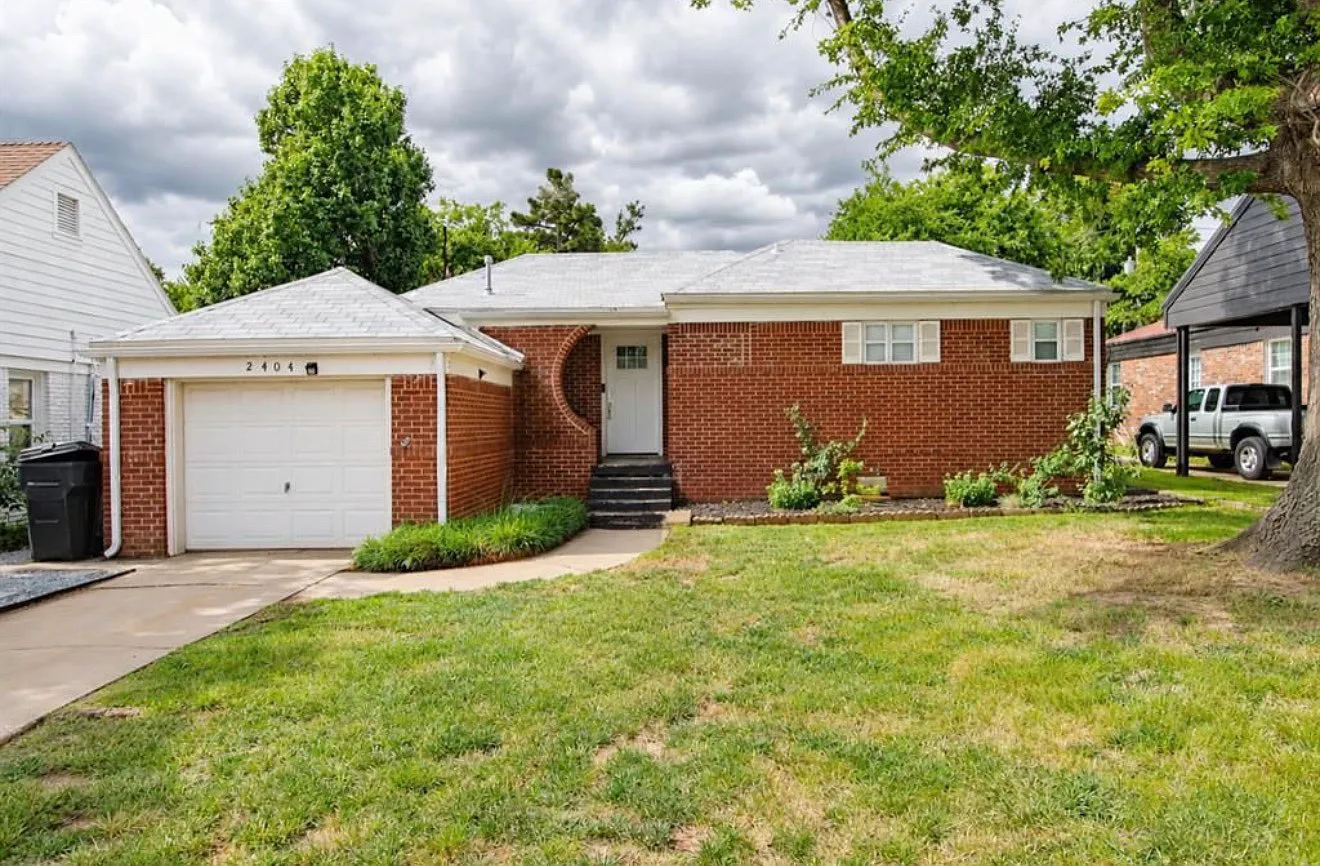 3 bed, 1274 sqft, $1,450 — Photo 1