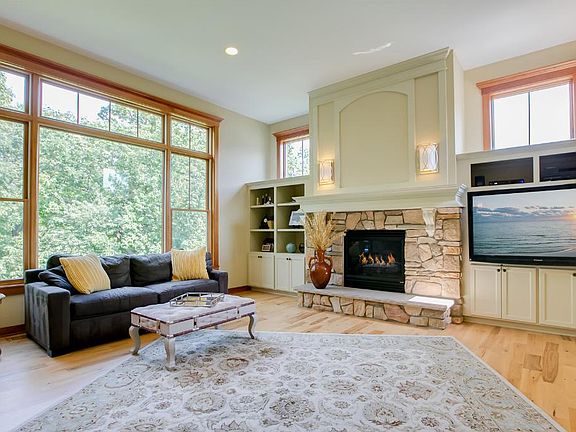 4th image of 645 Newman Trl