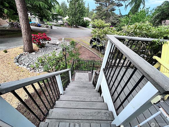 4th image of 273 Cowlitz Pl