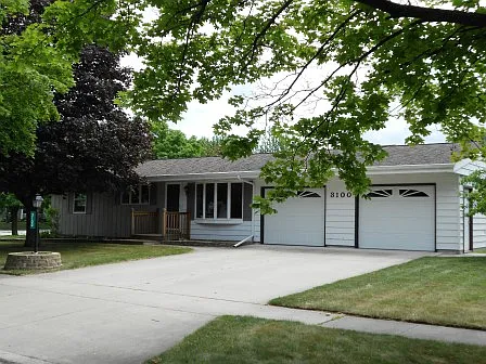 3100 Canterbury Dr photo 1