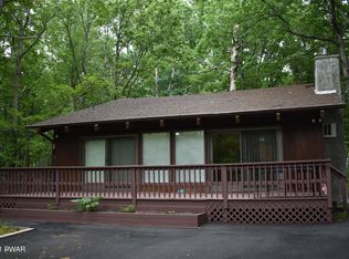 125 Surrey Ln, Lords Valley, PA 18428