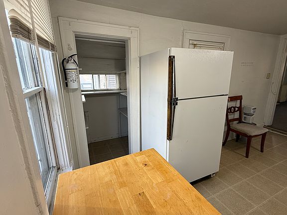 5th image of 222 N Dubuque St