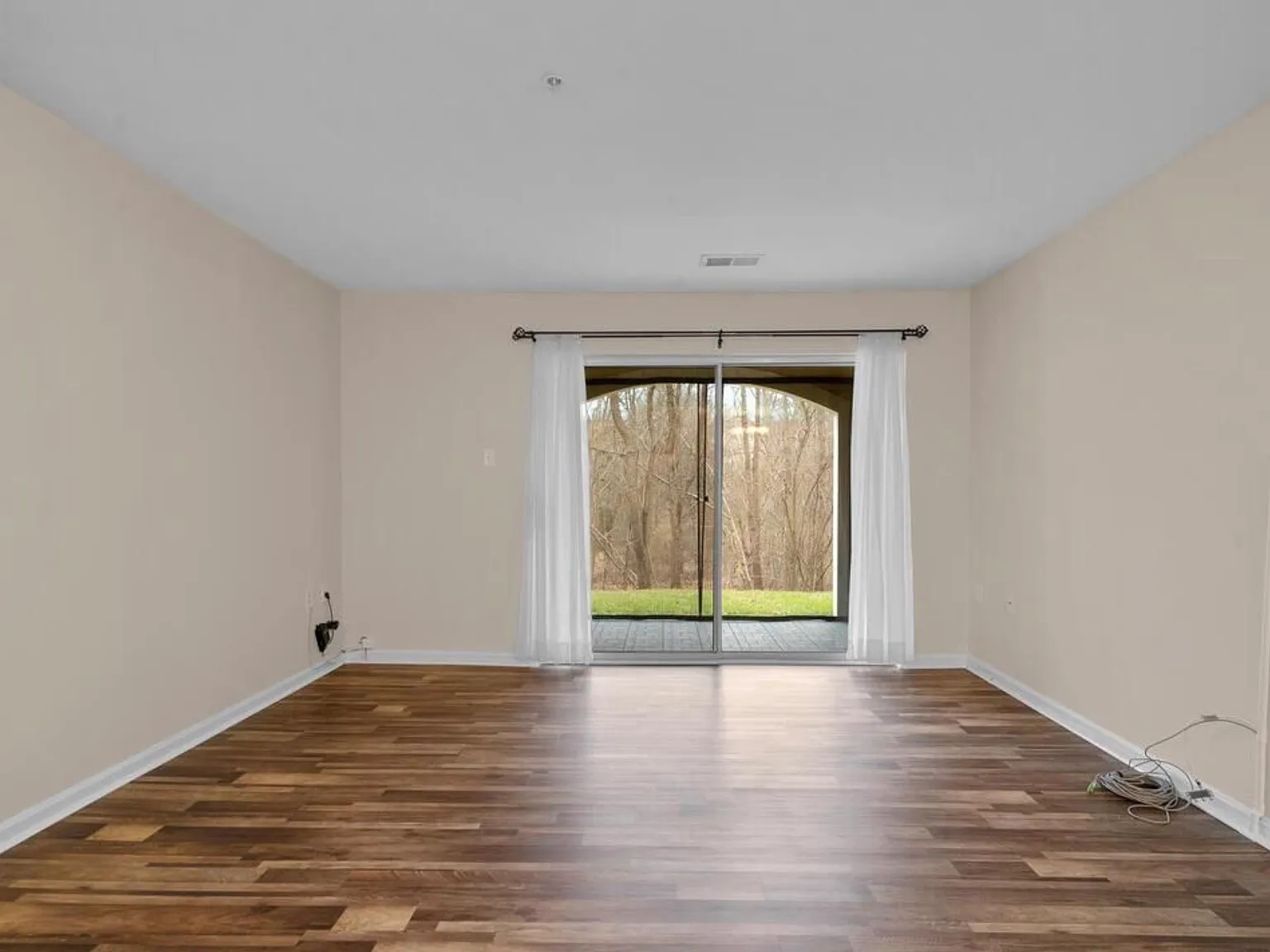 2 bed, 1070 sqft, $2,350 — Photo 4