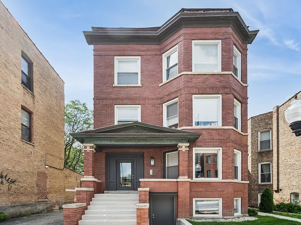 2111 W Augusta Blvd #1E