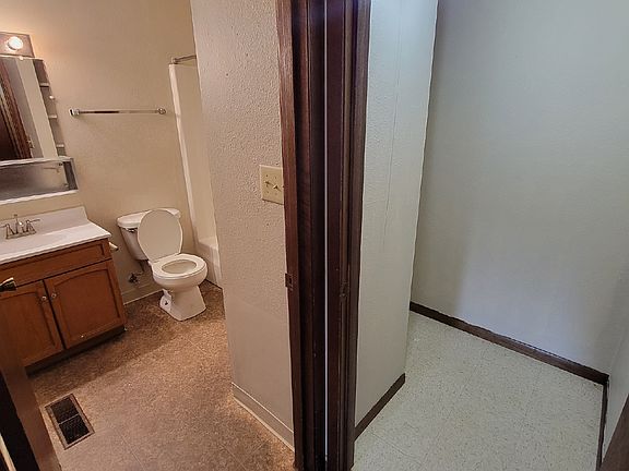 5th image of 102 8th Ave NW #15-D
