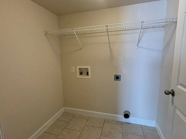 708 Hillside Dr — Photo 7