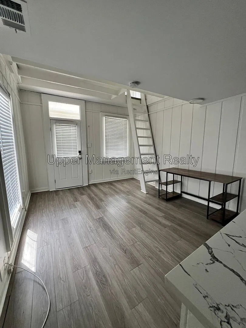 2 bed, 1.0 bath, $2,200 — Photo 3