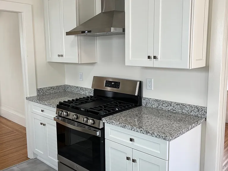 966 Talbot Ave — Photo 12