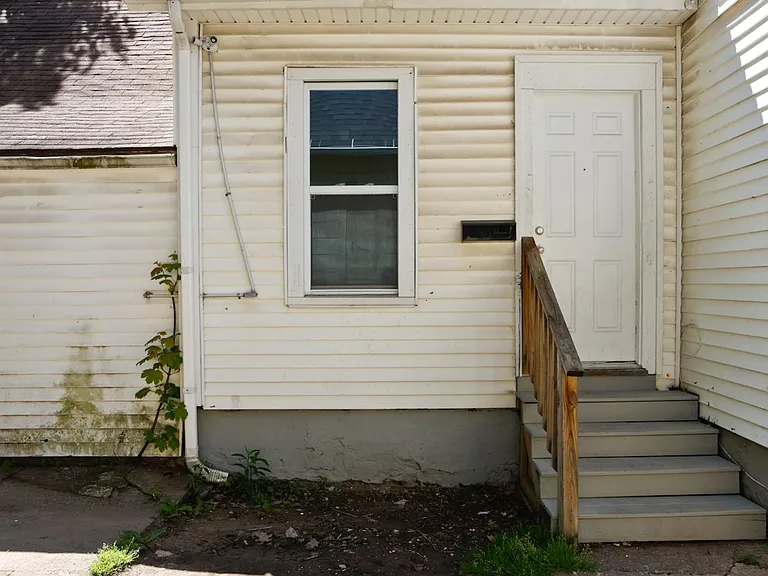 257 Alphonse St — Photo 2