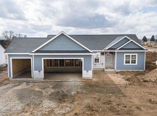 3821 Woodbury Ln, Janesville, WI 53545