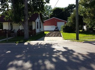 318 S Howell St, Pinckney, MI 48169