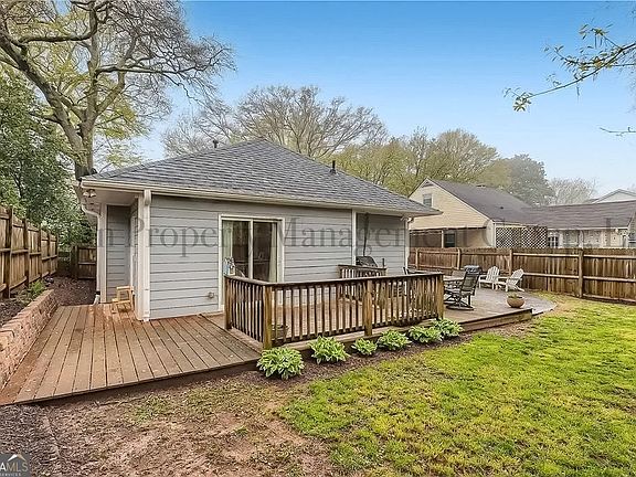 5th image of 784 Hillmont Ave