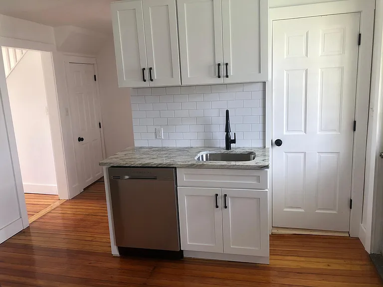 408 Pleasant St #A — Photo 1