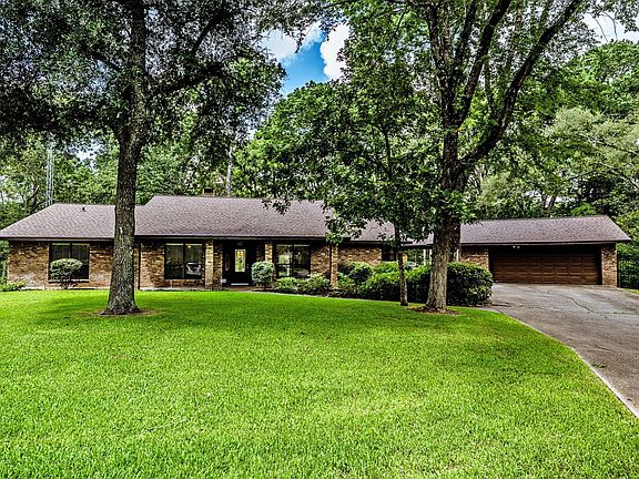 2nd image of 104 Oakview Cir