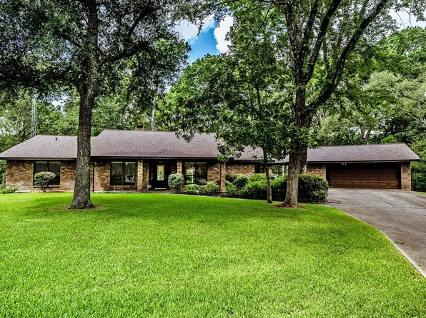 104 Oakview Cir, Huntsville, TX 77340