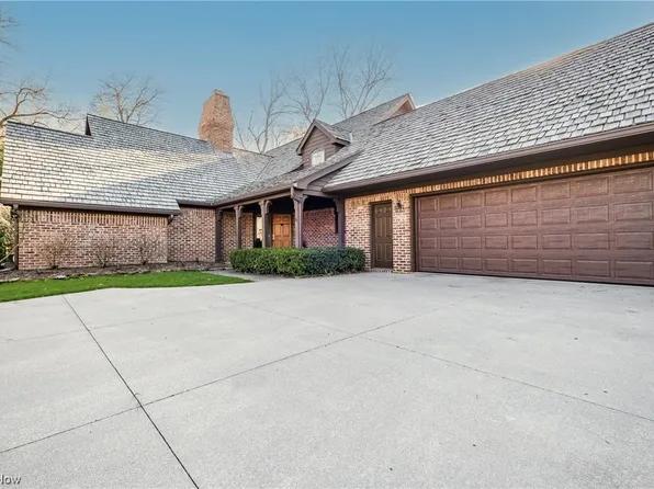 8 Auburn Ave SE, North Canton, OH 44709