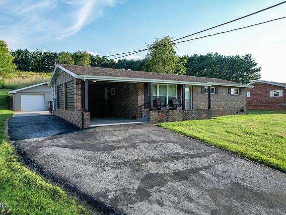 3rd image of 106 Meadowbrook Rd