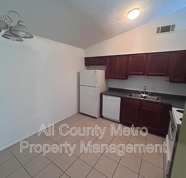 2539 Ridgewood Ave — Photo 5