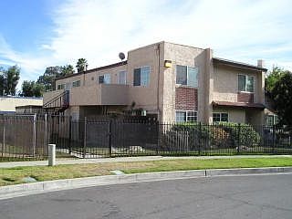 2nd image of 1081 N Vista Ave APT B