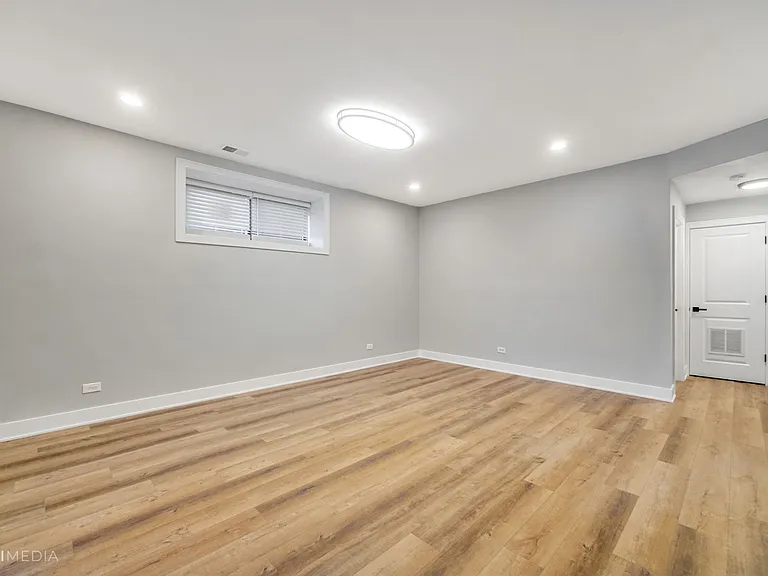 2735 W Polk St — Photo 4