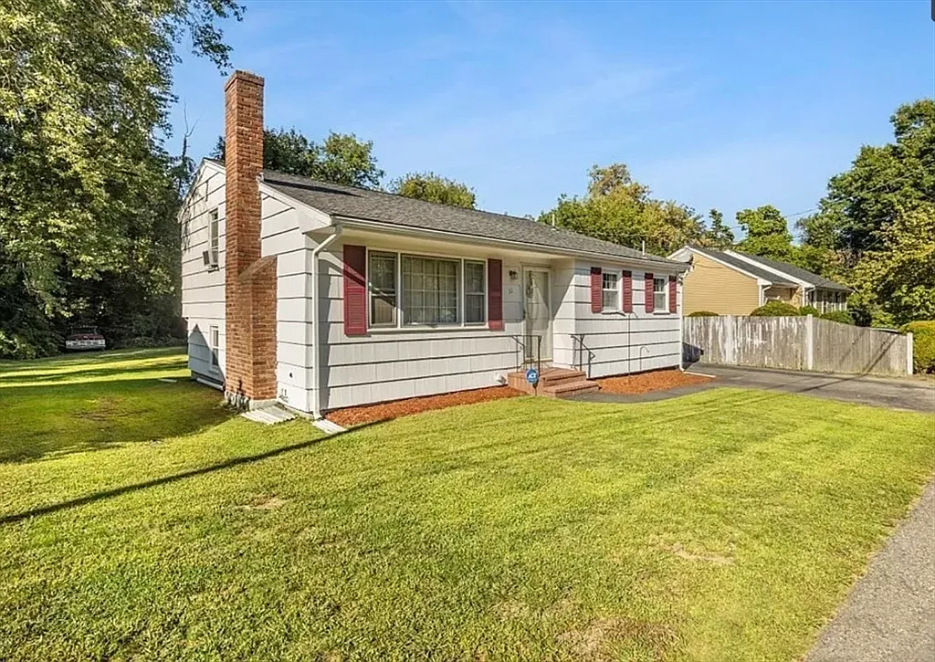 4 bed, 2.0 bath, 1399 sqft, $4,200 — Photo 1