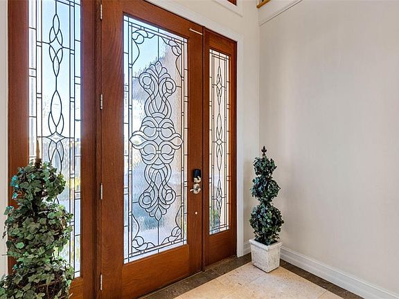 4th image of 13423 Gulf Ln