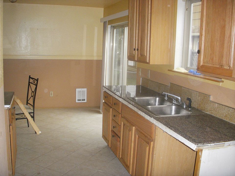 2nd image of 5411 E L St