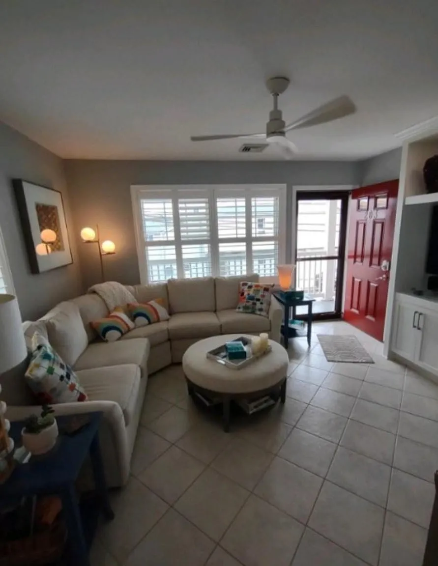 2 bed, 723 sqft, $1,800 — Photo 2